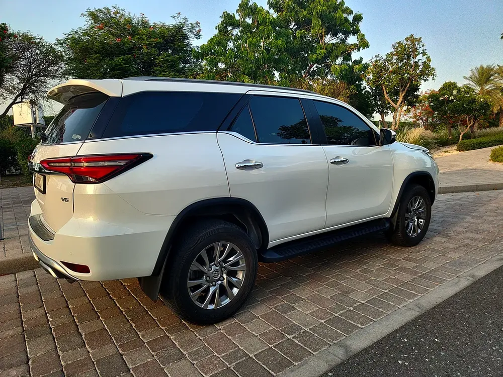 Toyota Fortuner VXR 2023 | GCC Specs | Pristine Condition | Under warranty  service contract - Image 5