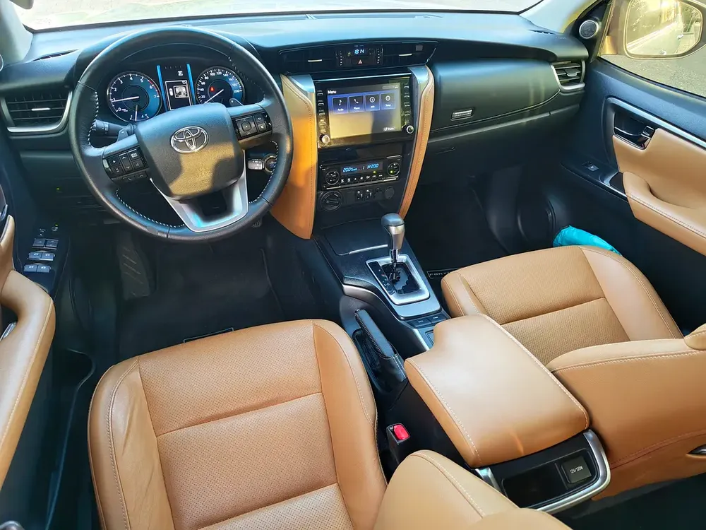 Toyota Fortuner VXR 2023 | GCC Specs | Pristine Condition | Under warranty  service contract - Image 9