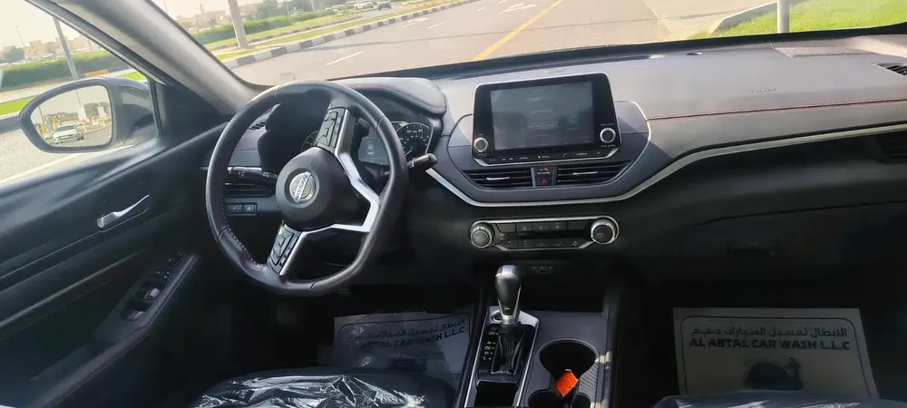 Nissan Altima SR - Image 11