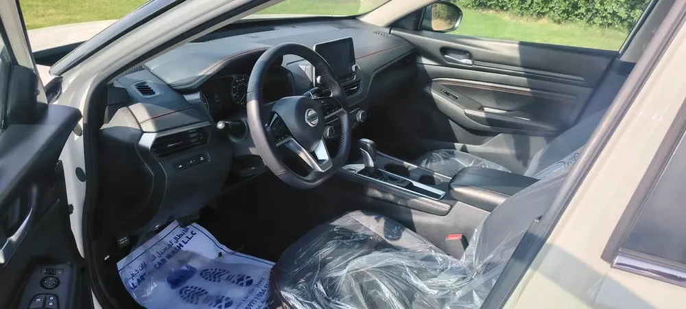 Nissan Altima SR - Image 9