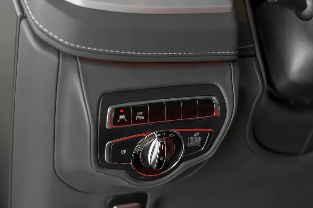 Mercedes-Benz G-Class G 63 AMG | Carbon Fiber Interior | Gargash Auto Warranty | 2021 - Image 17