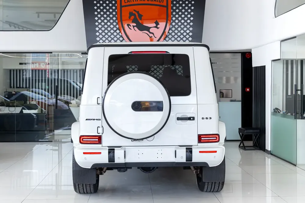 Mercedes-Benz G-Class G 63 AMG | Carbon Fiber Interior | Gargash Auto Warranty | 2021 - Image 5