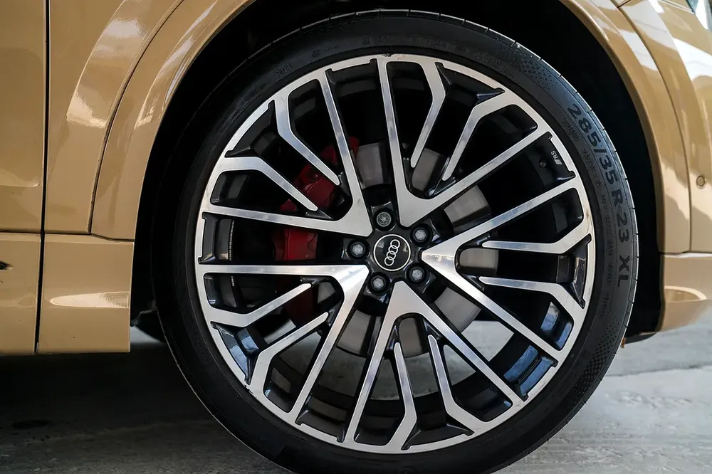 AUDI Q8 55 TFSI Quattro - 2025 with warranty and service - Image 17