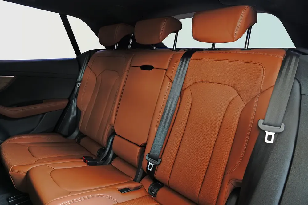 AUDI Q8 55 TFSI Quattro - 2025 with warranty and service - Image 7
