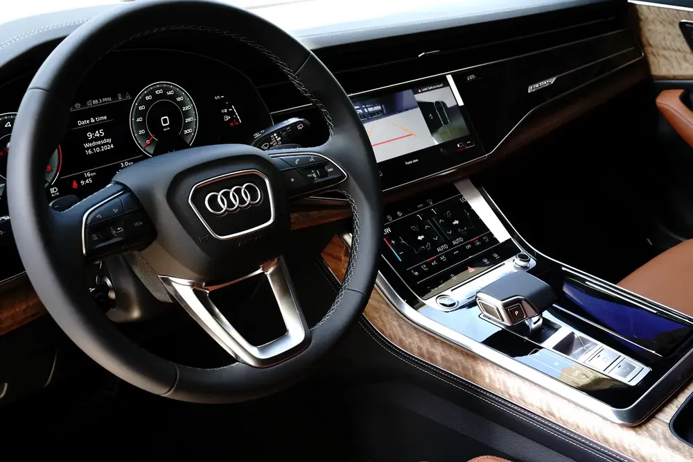 AUDI Q8 55 TFSI Quattro - 2025 with warranty and service - Image 9
