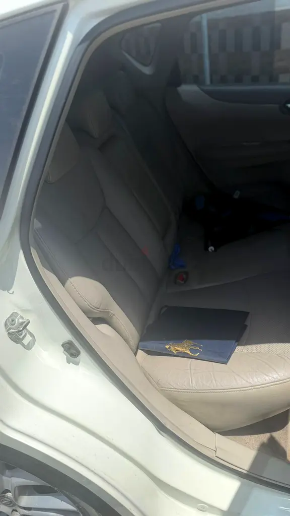 Nissan Tiida 2014 full option with sunroof - Image 4