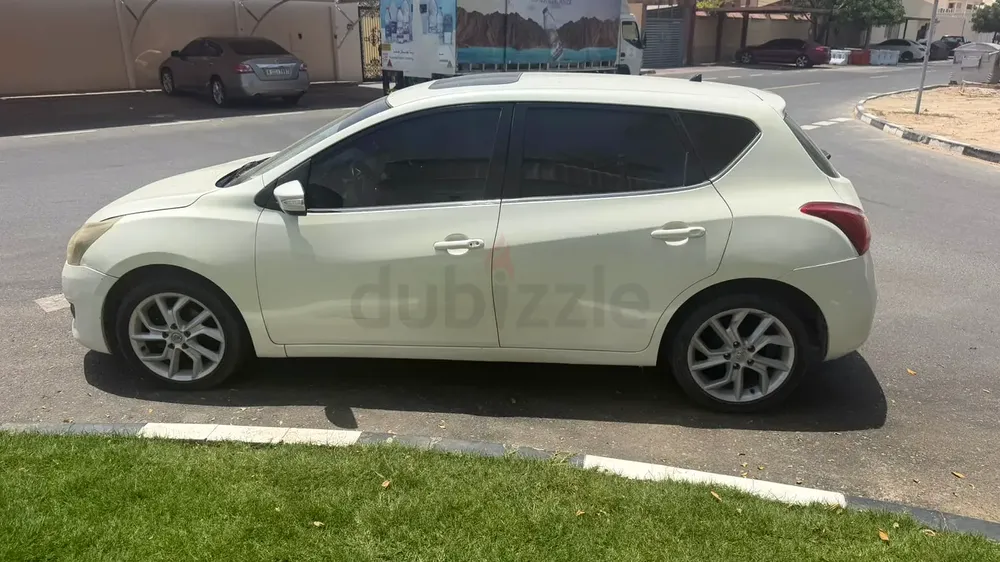 Nissan Tiida 2014 full option with sunroof - Image 5