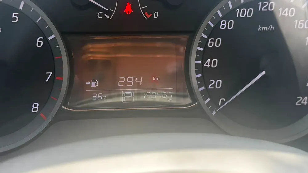 Nissan Tiida 2014 full option with sunroof - Image 7