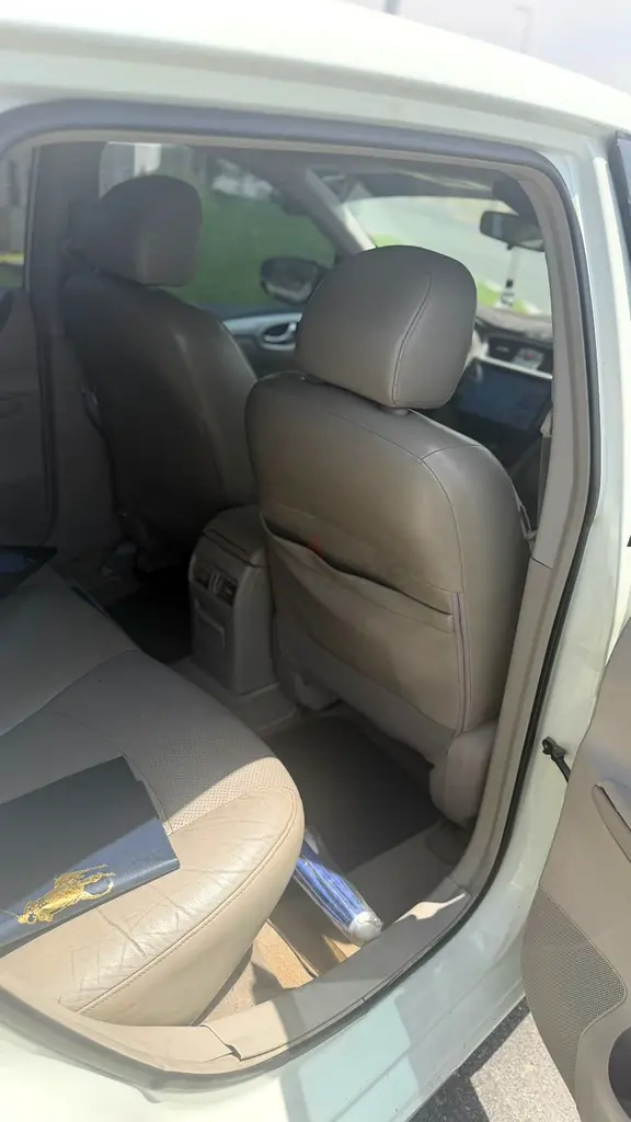 Nissan Tiida 2014 full option with sunroof - Image 8