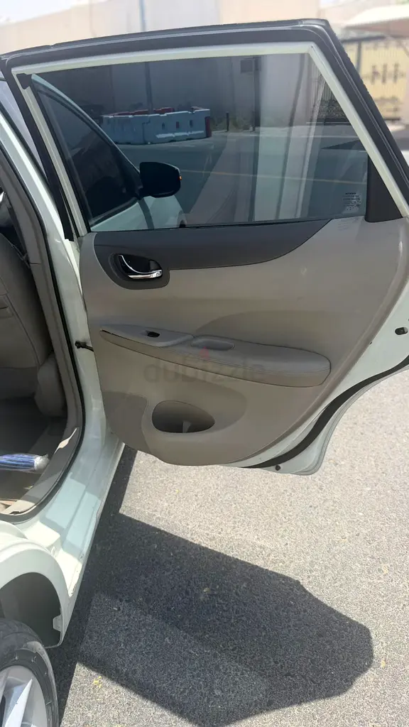 Nissan Tiida 2014 full option with sunroof - Image 9