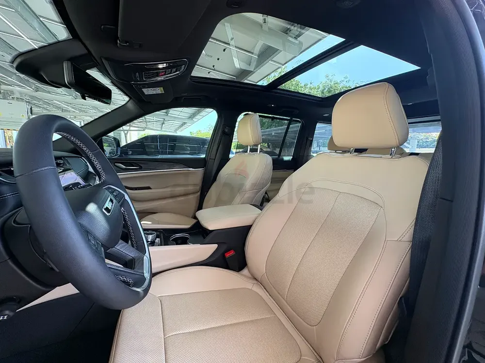 Luxury Jeep Grand Cherokee Limited - As New - Image 5