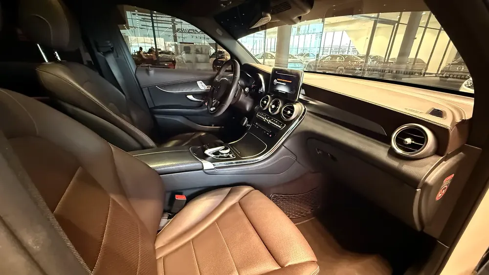 GCC Specs Mercedes-Benz GLC 250 AMG 4MATIC 2018 - - Full Service History -2 Free Services - Image 10