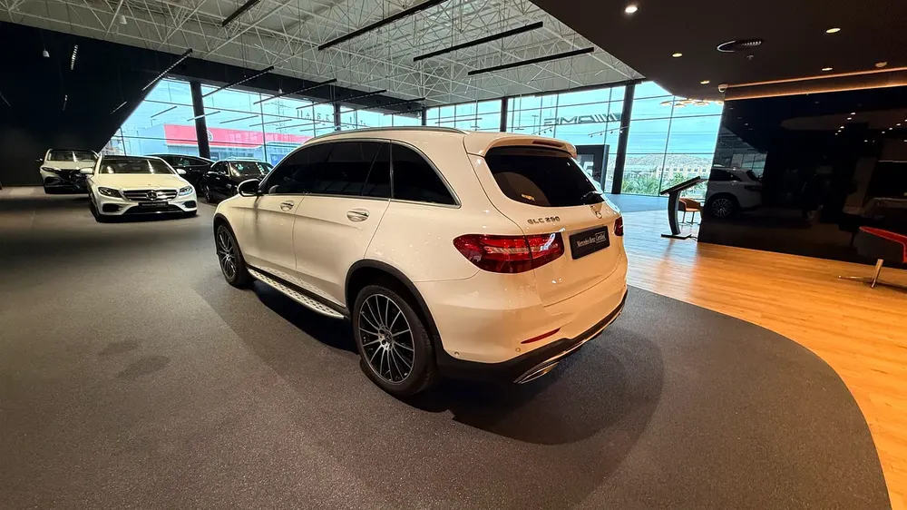 GCC Specs Mercedes-Benz GLC 250 AMG 4MATIC 2018 - - Full Service History -2 Free Services - Image 7