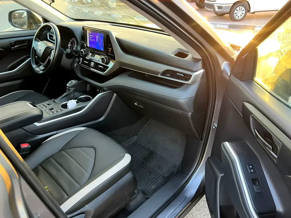 2023 Toyota Highlander LE+ 
2.4L V4 Turbo - AWD 4x4 - Rear Camera + Radar - Auto Trunk - Leather Sea - Image 12
