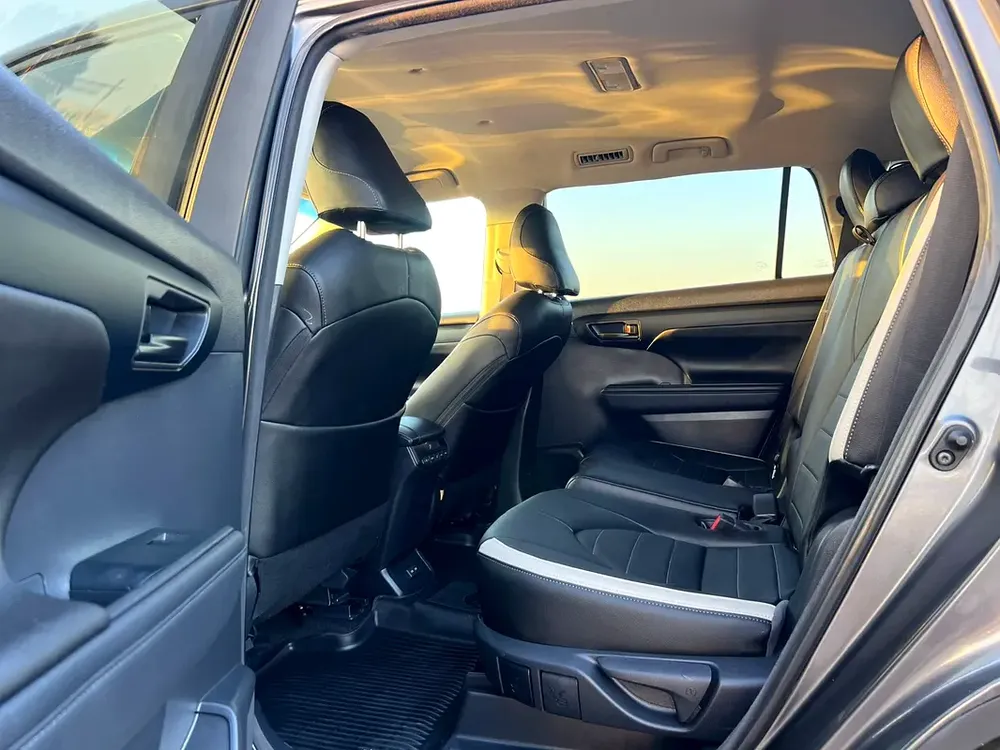 2023 Toyota Highlander LE+ 
2.4L V4 Turbo - AWD 4x4 - Rear Camera + Radar - Auto Trunk - Leather Sea - Image 13
