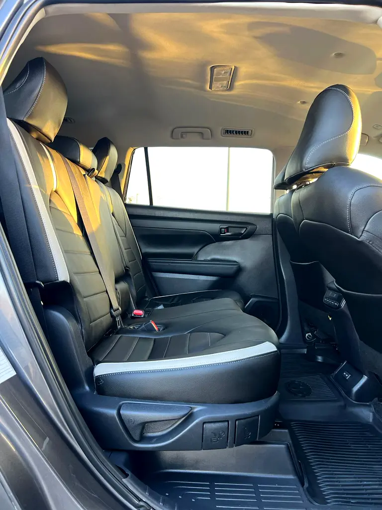 2023 Toyota Highlander LE+ 
2.4L V4 Turbo - AWD 4x4 - Rear Camera + Radar - Auto Trunk - Leather Sea - Image 14