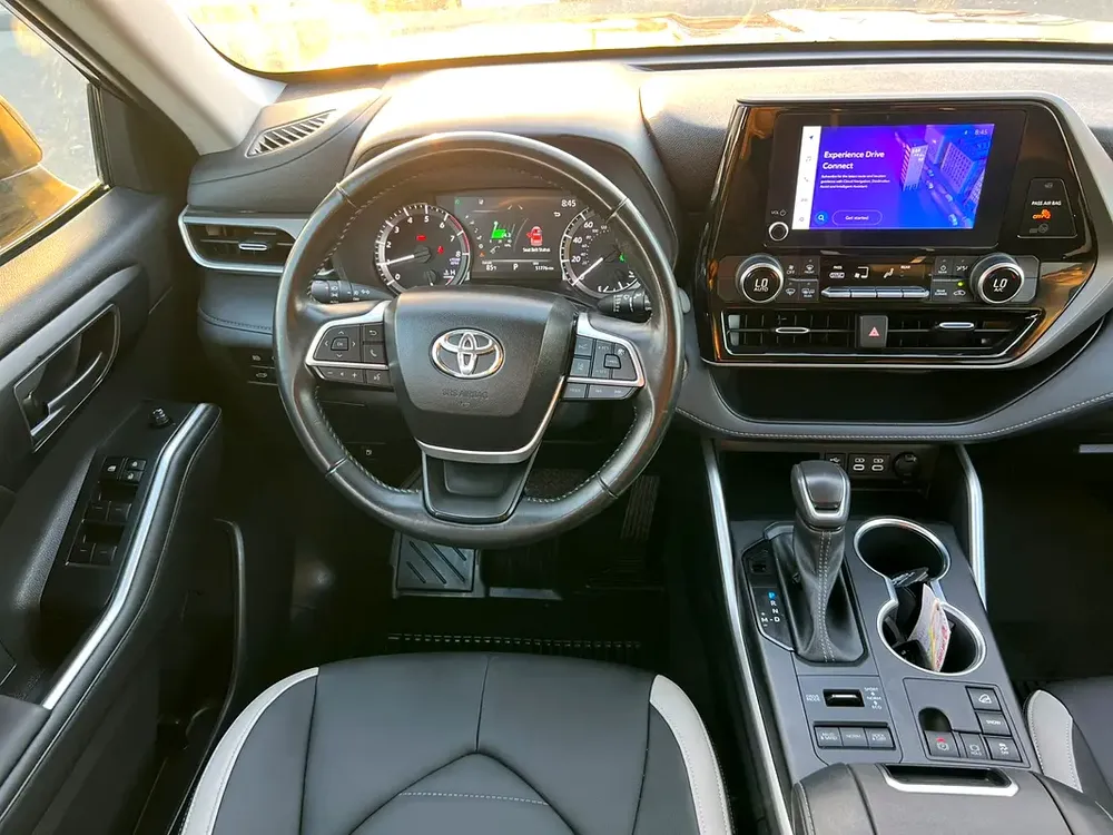 2023 Toyota Highlander LE+ 
2.4L V4 Turbo - AWD 4x4 - Rear Camera + Radar - Auto Trunk - Leather Sea - Image 19