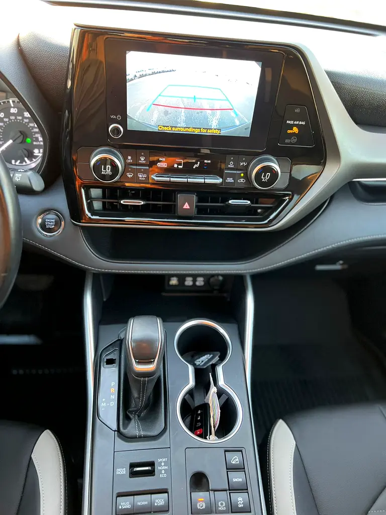 2023 Toyota Highlander LE+ 
2.4L V4 Turbo - AWD 4x4 - Rear Camera + Radar - Auto Trunk - Leather Sea - Image 20