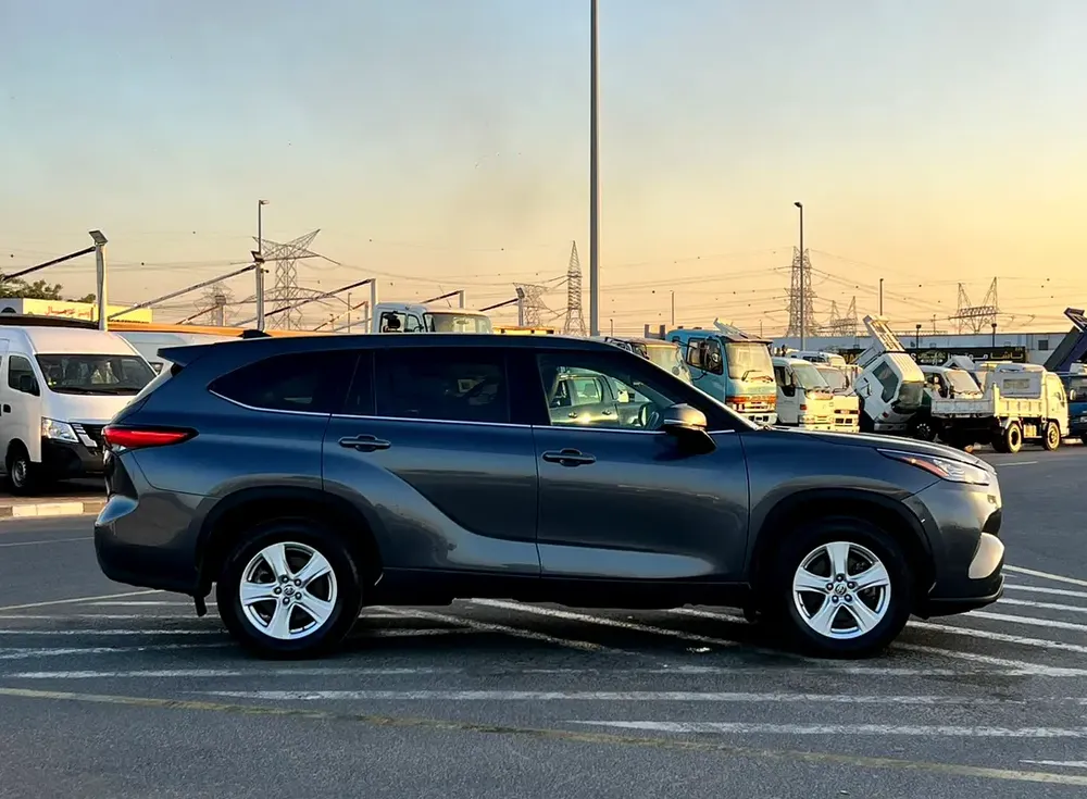 2023 Toyota Highlander LE+ 
2.4L V4 Turbo - AWD 4x4 - Rear Camera + Radar - Auto Trunk - Leather Sea - Image 4
