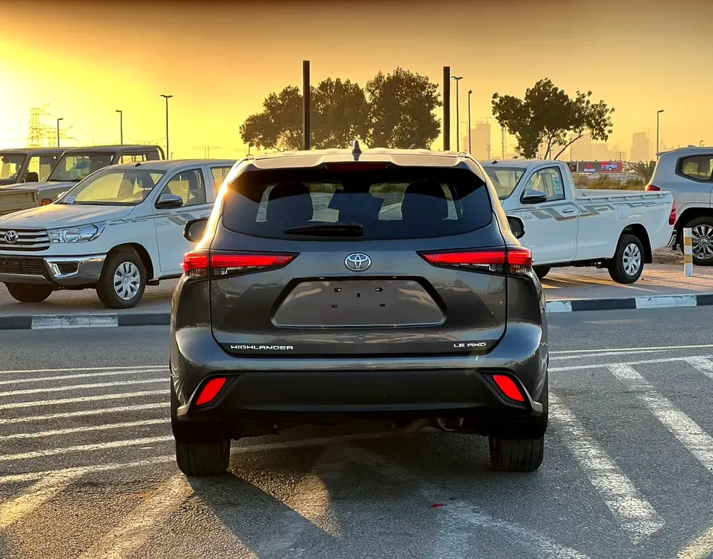 2023 Toyota Highlander LE+ 
2.4L V4 Turbo - AWD 4x4 - Rear Camera + Radar - Auto Trunk - Leather Sea - Image 8