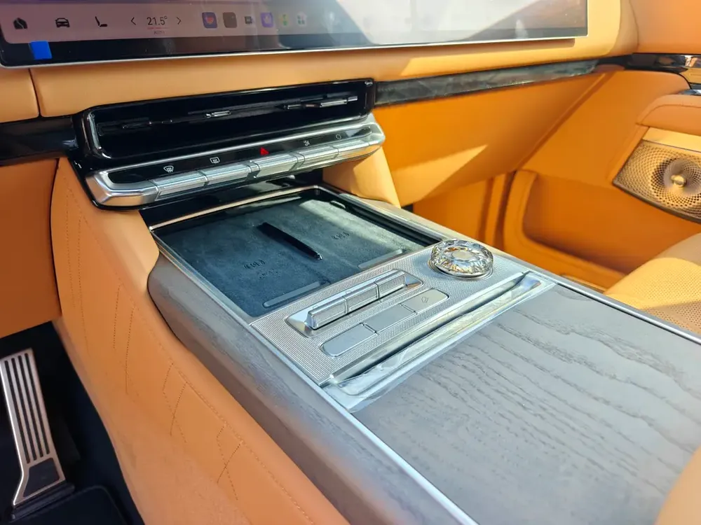ZEEKR 9X Ultra 70kWh | 2nd-row Swivel Seats - Image 13