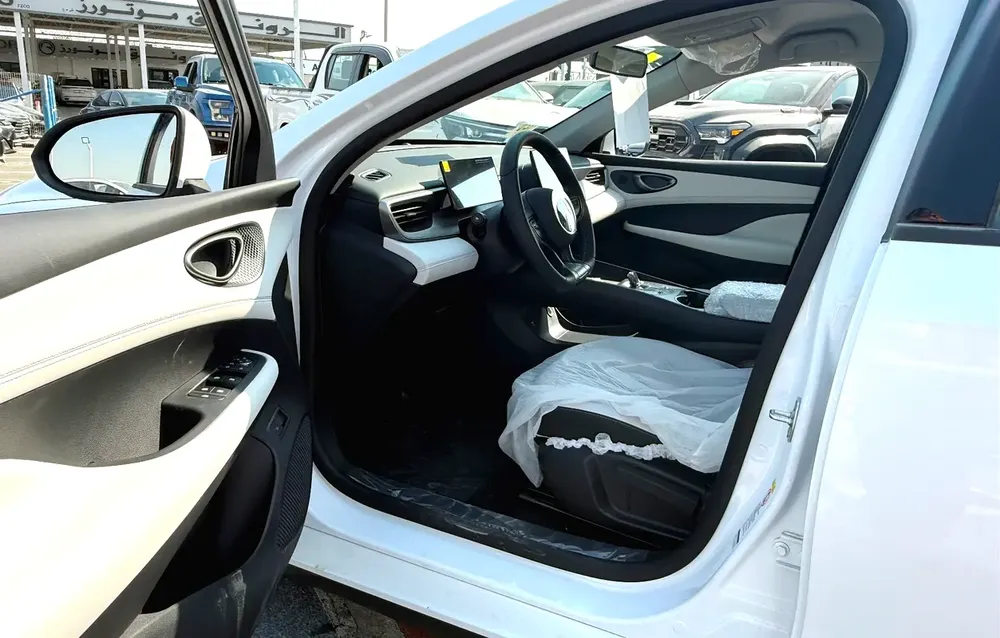 BYD Seal 05 DM-i 2025 - Image 10