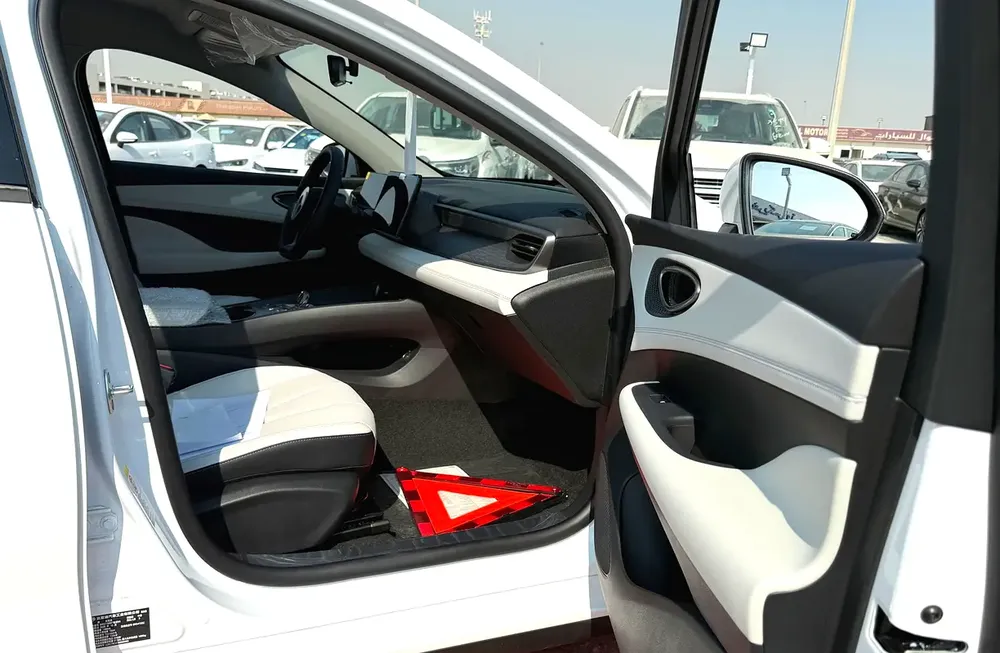 BYD Seal 05 DM-i 2025 - Image 12