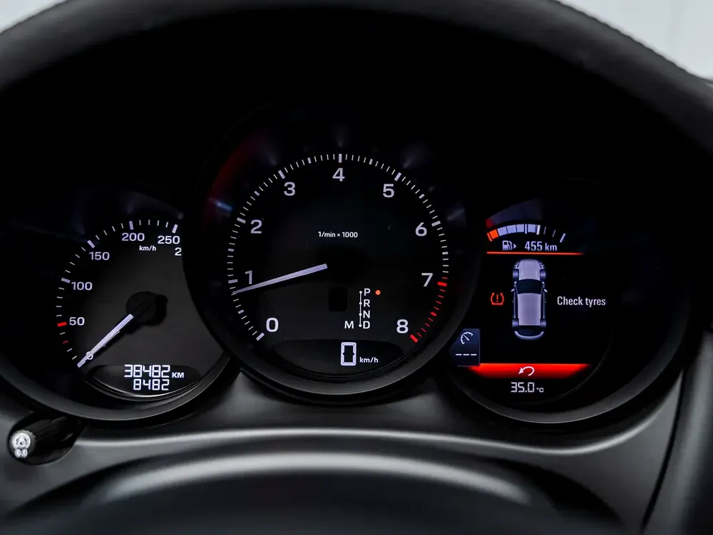 SUMMER STARTS NOW | EXCLUSIVE DEAL BY BLACKLINE, 2023 Porsche Macan, Porsche Warranty, GCC - Image 13