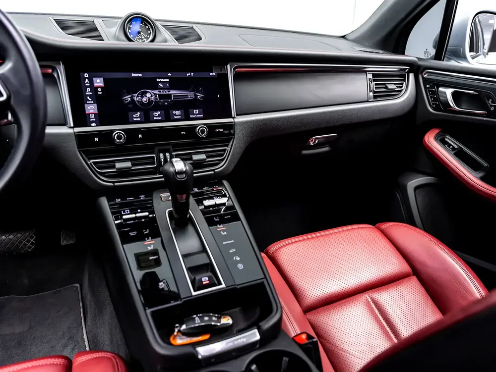 SUMMER STARTS NOW | EXCLUSIVE DEAL BY BLACKLINE, 2023 Porsche Macan, Porsche Warranty, GCC - Image 15