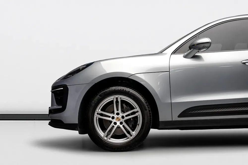 SUMMER STARTS NOW | EXCLUSIVE DEAL BY BLACKLINE, 2023 Porsche Macan, Porsche Warranty, GCC - Image 6
