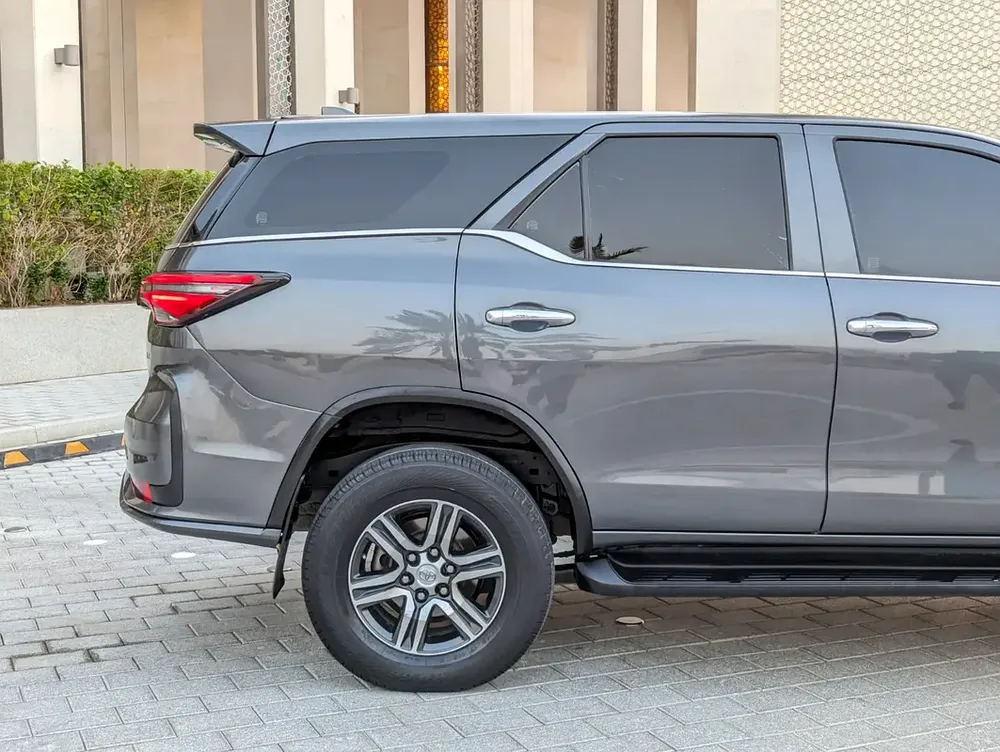 TOYOTA FORTUNER 2018 FACELIFTED 2025 V4 2.7L GCC IN EXCELLENT CONDITION - Image 12