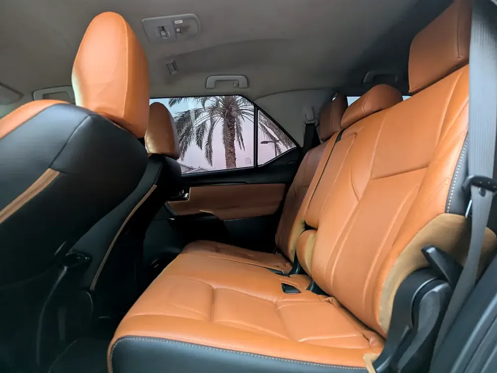 TOYOTA FORTUNER 2018 FACELIFTED 2025 V4 2.7L GCC IN EXCELLENT CONDITION - Image 4