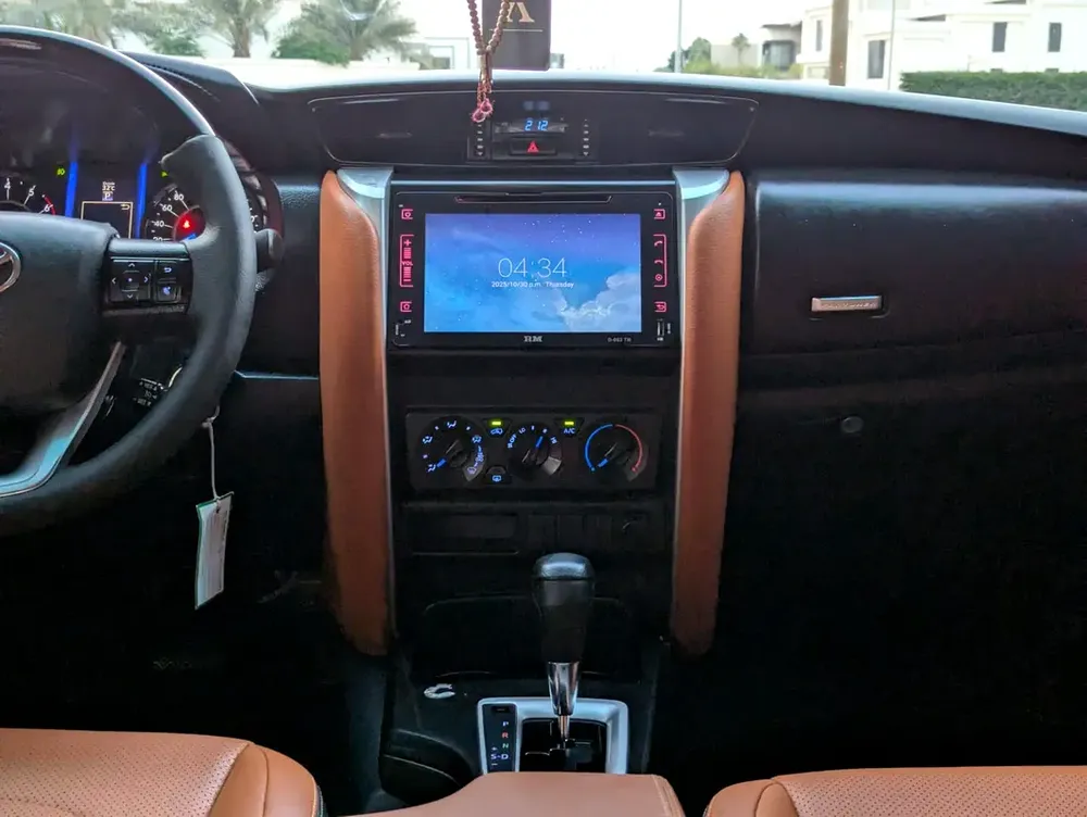 TOYOTA FORTUNER 2018 FACELIFTED 2025 V4 2.7L GCC IN EXCELLENT CONDITION - Image 9