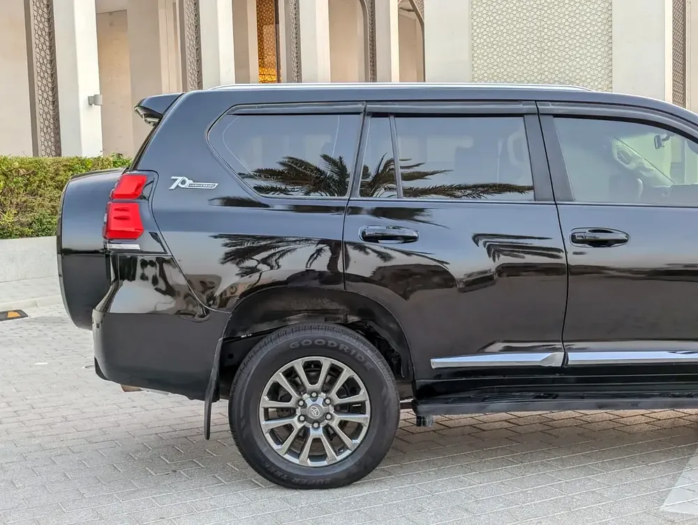 TOYOTA PRADO 2012 FACELIFTED 2023 GCC V6 IN EXCELLENT CONDITION - Image 11