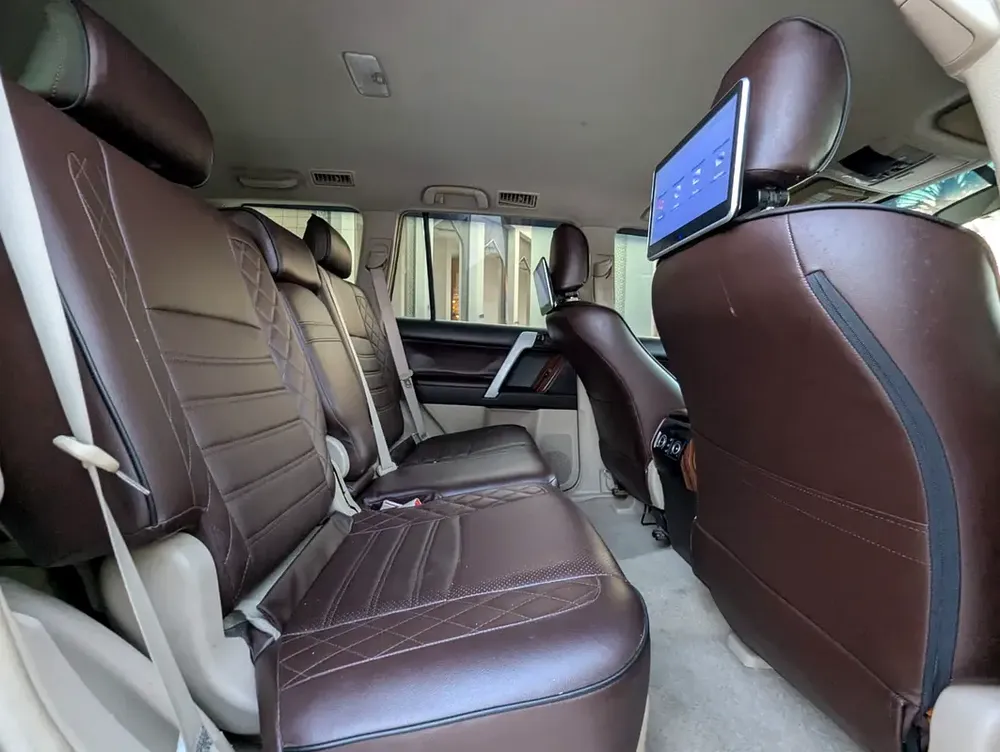 TOYOTA PRADO 2012 FACELIFTED 2023 GCC V6 IN EXCELLENT CONDITION - Image 4