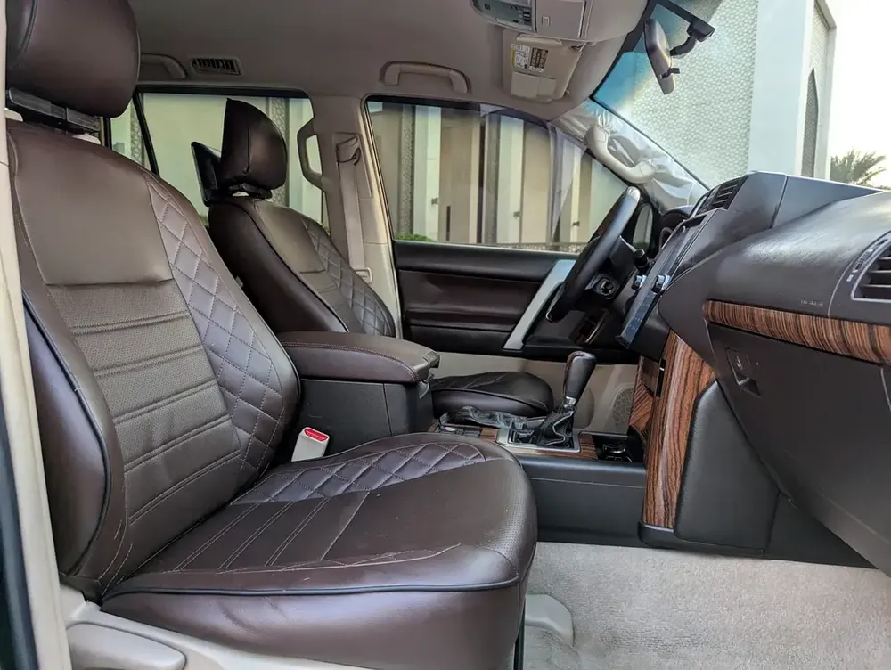 TOYOTA PRADO 2012 FACELIFTED 2023 GCC V6 IN EXCELLENT CONDITION - Image 5