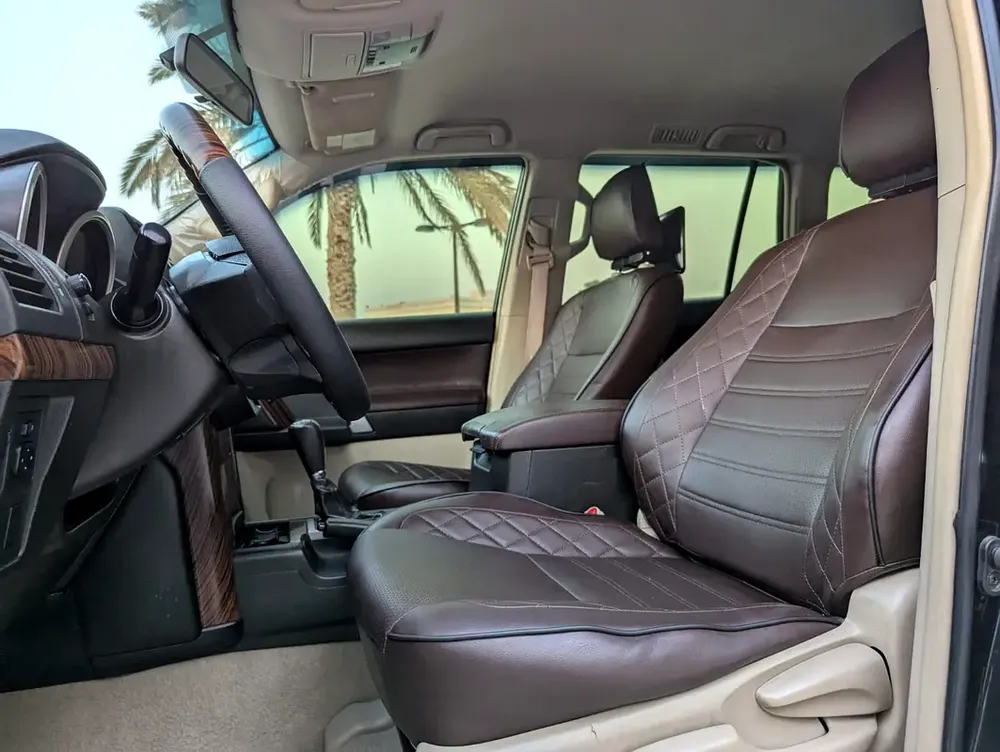 TOYOTA PRADO 2012 FACELIFTED 2023 GCC V6 IN EXCELLENT CONDITION - Image 6