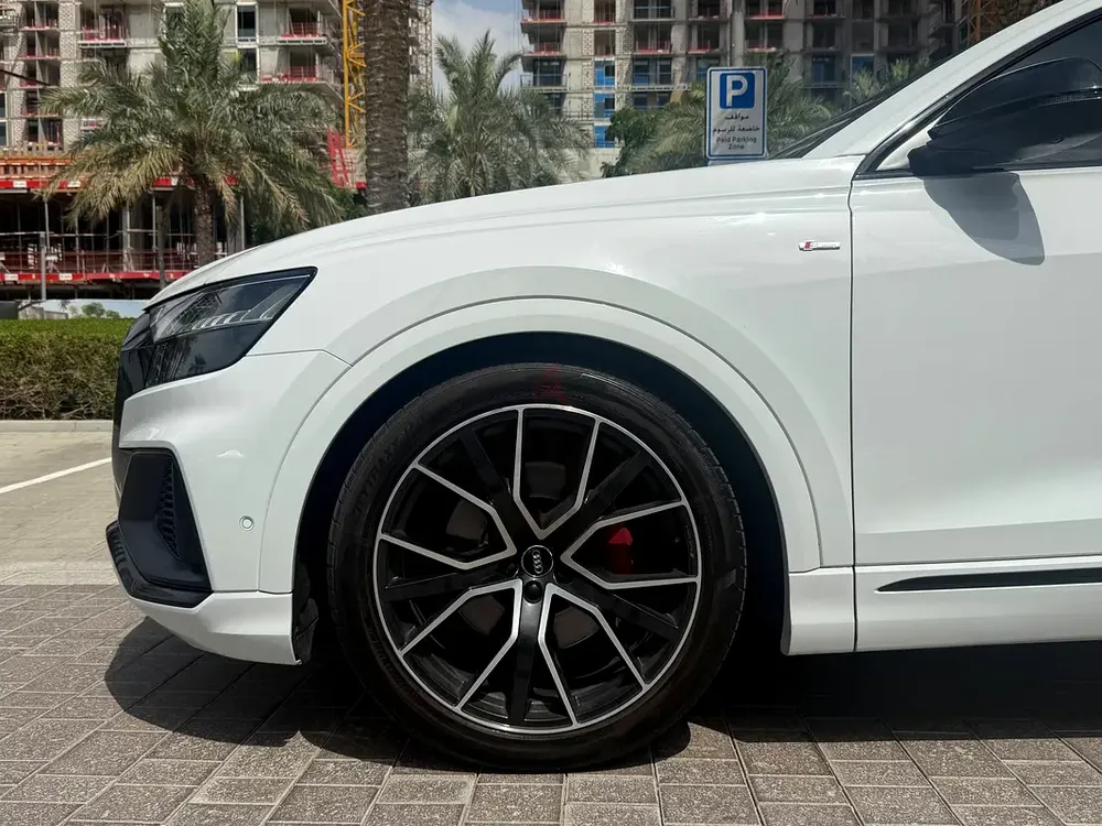 Audi Q8 55 TFSI quattro S line 2020 | GCC Specs | Pristine Condition - Image 7