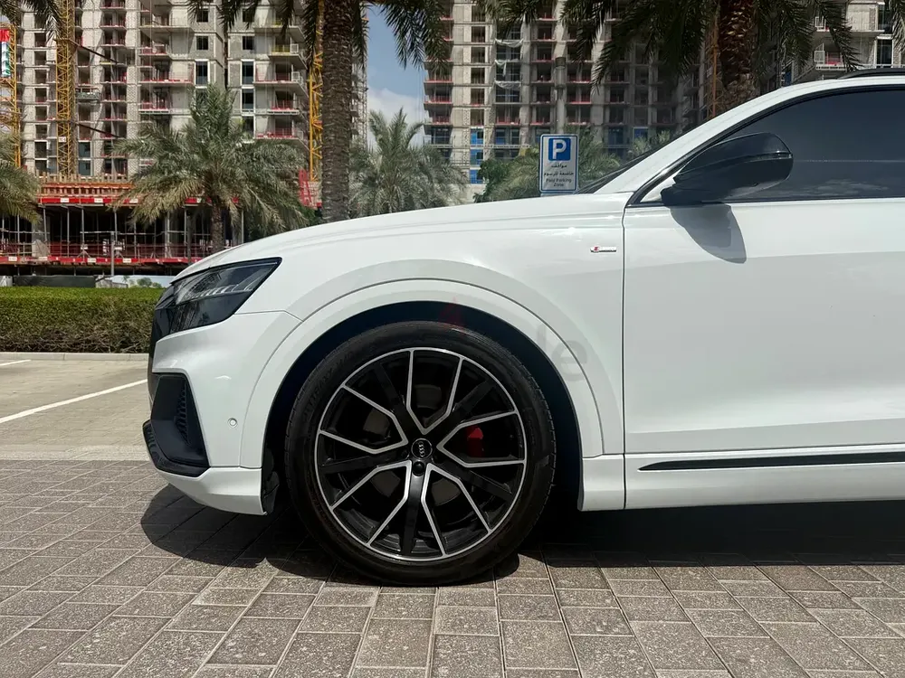 Audi Q8 55 TFSI quattro S line 2020 | GCC Specs | Pristine Condition - Image 8