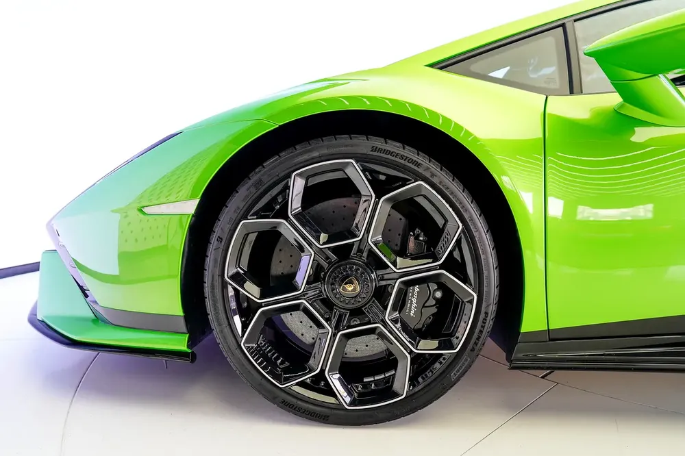 HURACAN TECNICA  LP640 2 | CARBON INTERIOR | ALCANTARA SEAT | TWO TONE INTERIOR | WARRANY AVAILABLE - Image 6