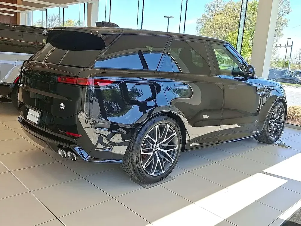 Land Rover Range Rover Sport SV P635 2026 - Brand New - Export Offer - Image 5