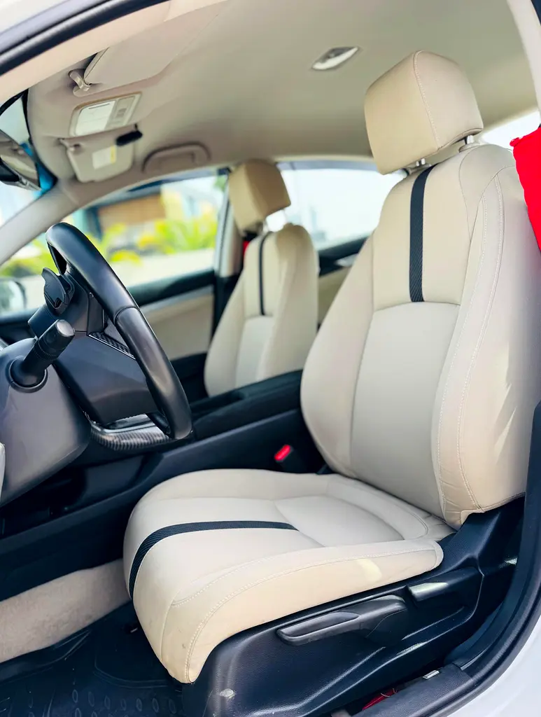 Honda Civic LX Sport 2019 - GCC Specs - Excellent Condition! - Image 12