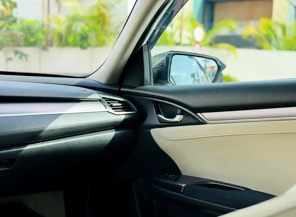 Honda Civic LX Sport 2019 - GCC Specs - Excellent Condition! - Image 17