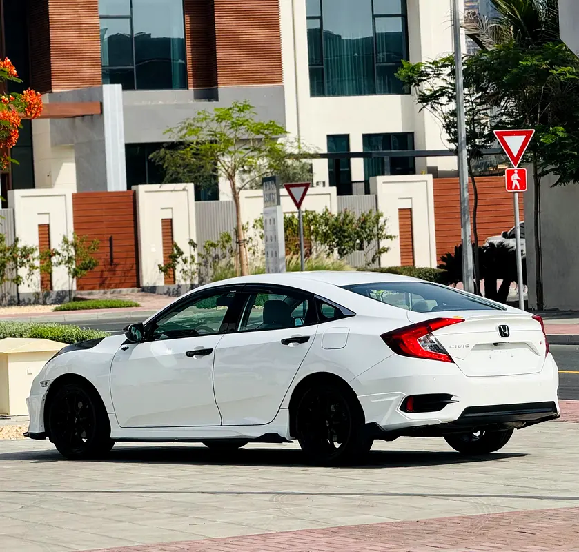 Honda Civic LX Sport 2019 - GCC Specs - Excellent Condition! - Image 9