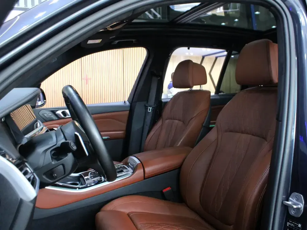 2021 - BMW X5 M50i V8 for 199,000.00 AED - Image 11