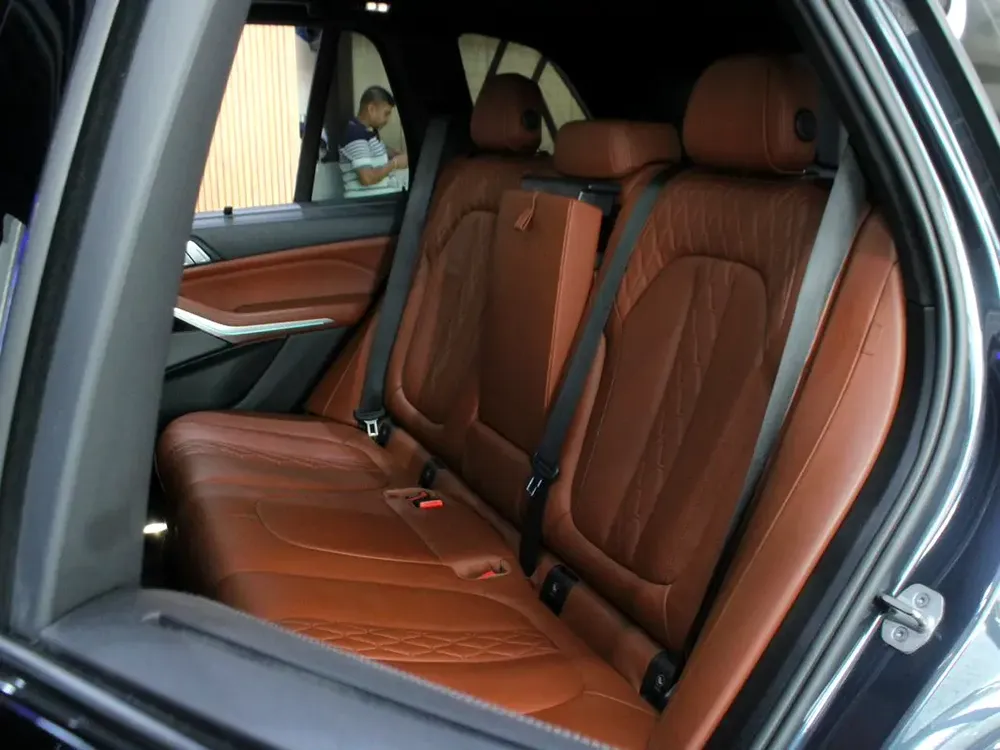 2021 - BMW X5 M50i V8 for 199,000.00 AED - Image 13
