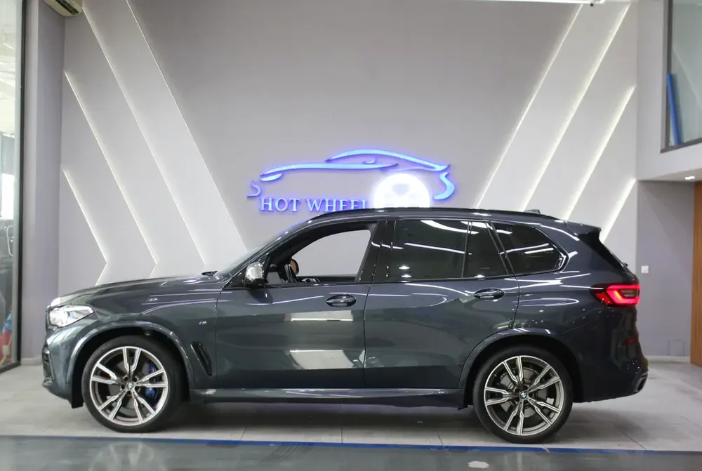 2021 - BMW X5 M50i V8 for 199,000.00 AED - Image 7