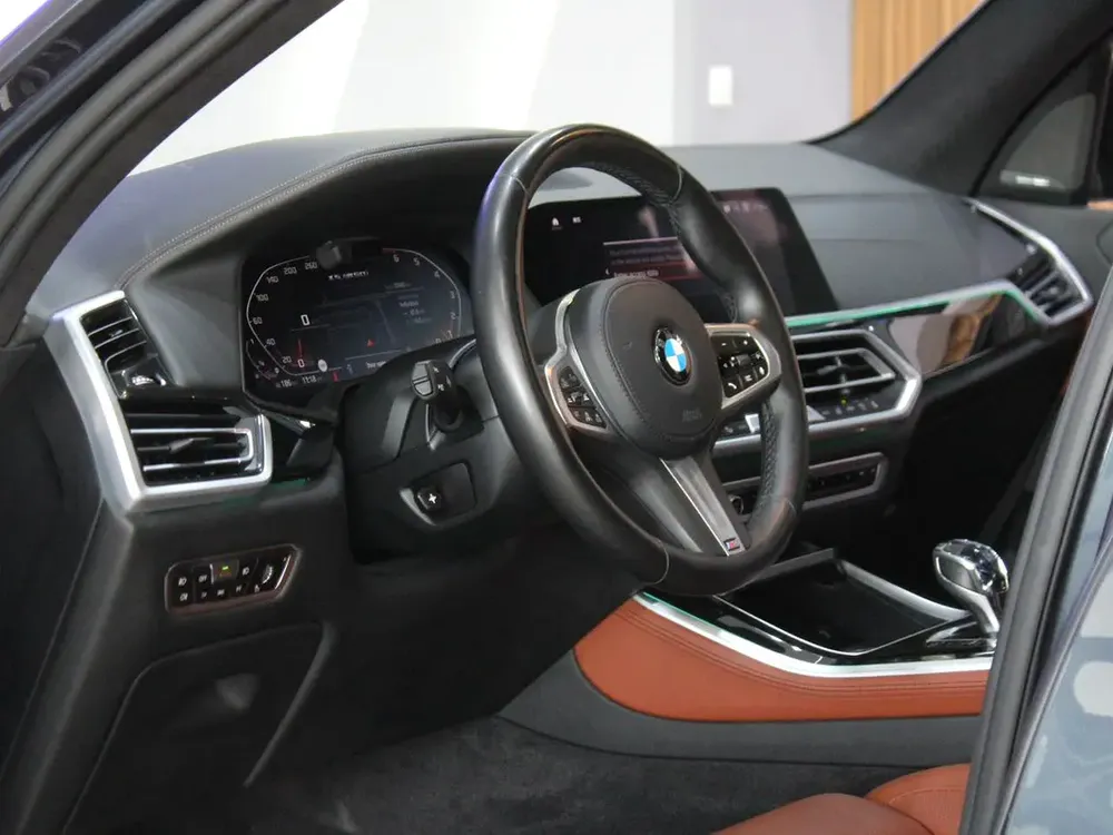 2021 - BMW X5 M50i V8 for 199,000.00 AED - Image 9