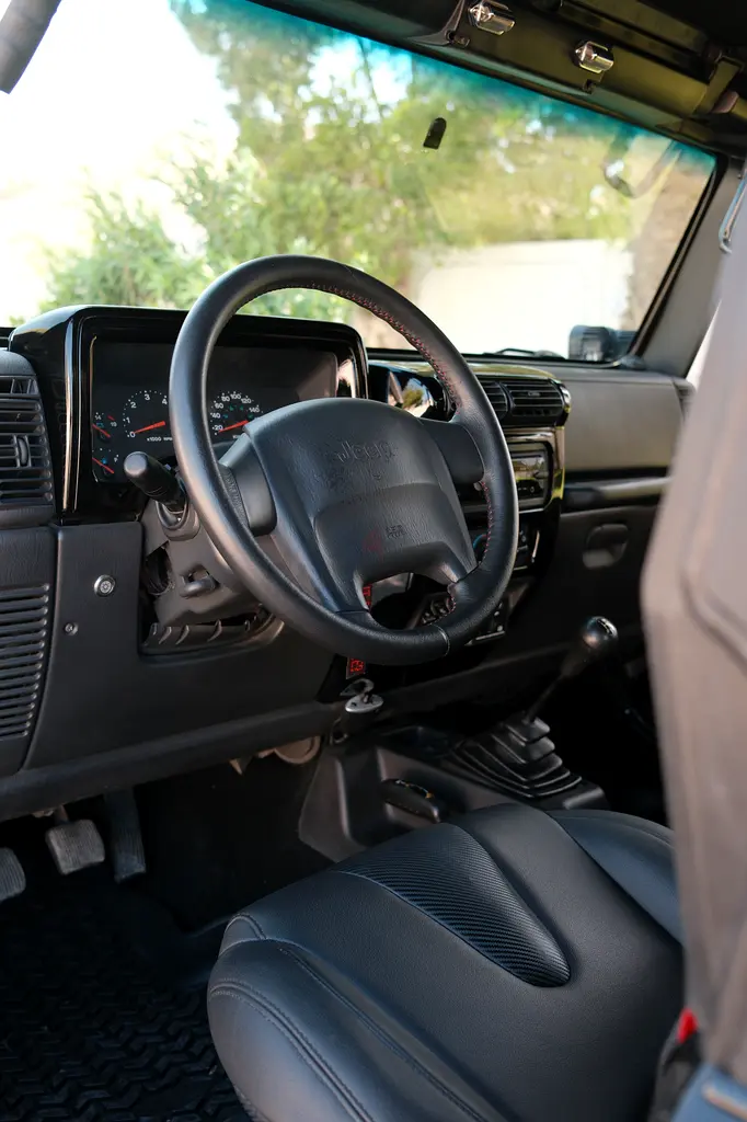 IMMACULATE, FULLY RESTORED, JEEP WRANGLER TJ - Image 11