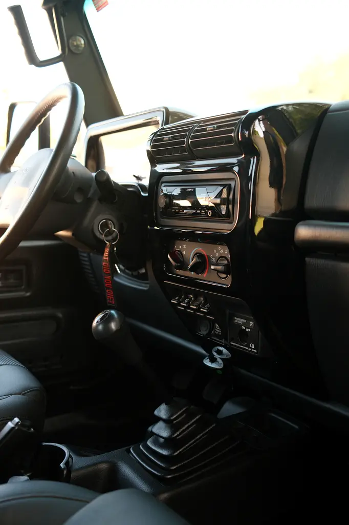IMMACULATE, FULLY RESTORED, JEEP WRANGLER TJ - Image 12